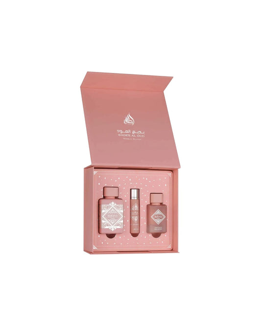 Cofanetto Lattafa Bade'e Al Oud Noble Blush aperto con eau de parfum 100 ml, travel spray 12 ml e profumo per capelli 50 ml