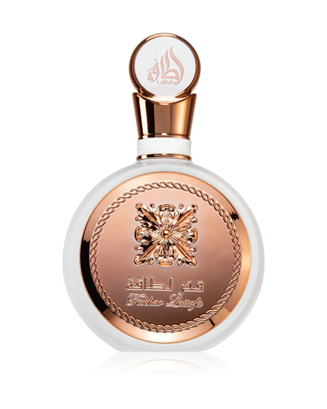 Dettaglio del lussuoso flacone bianco e oro rosa del profumo Lattafa Fakhar Rose, con stemma floreale metallico in rilievo