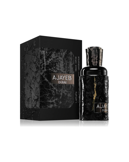 Profumo unisex Ajayeb Dubai di Lattafa. Vista completa con l'elegante scatola nera testurizzata e il flacone nero lucido con dettagli dorati