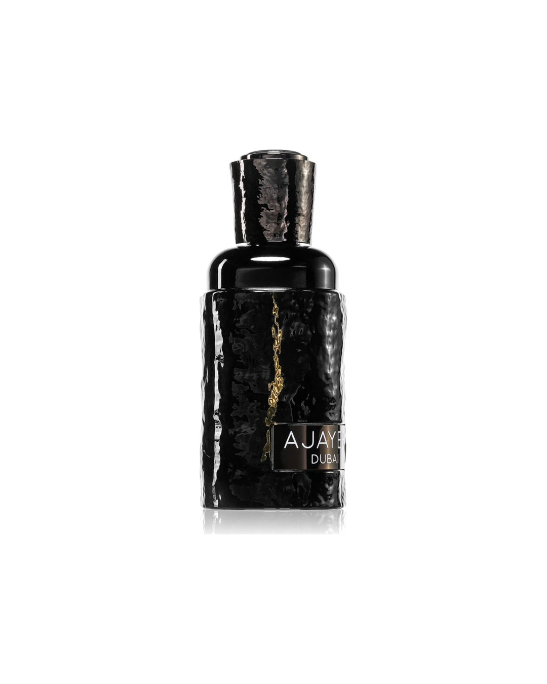 Dettaglio del flacone in vetro scuro lavorato a rilievo del profumo Lattafa Ajayeb Dubai, attraversato da un'elegante venatura dorata