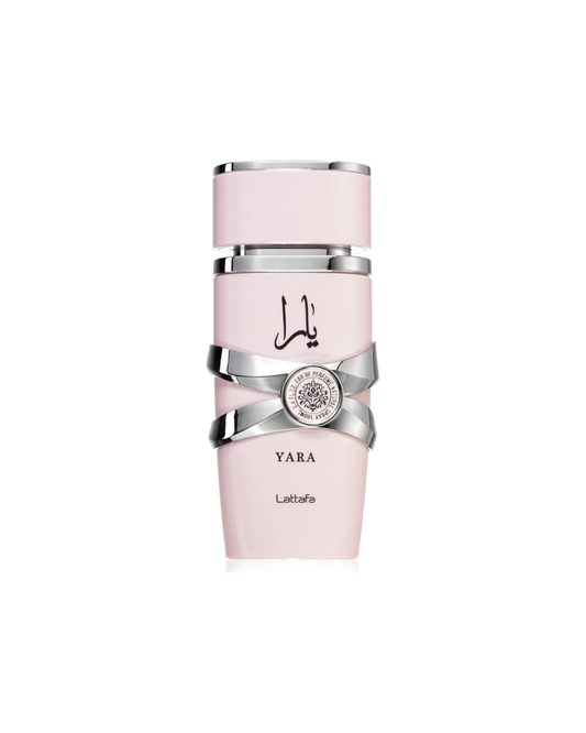 Dettaglio del flacone rosa pastello del profumo Lattafa Yara, con incrocio decorativo metallico argento